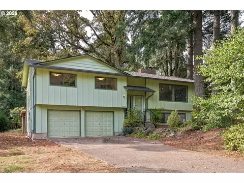 16707 S Pam Dr, Oregon City, OR 97045