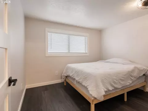 Bedroom - 1320 NE 17th St, Gresham, OR 97030 photo 4 of 8