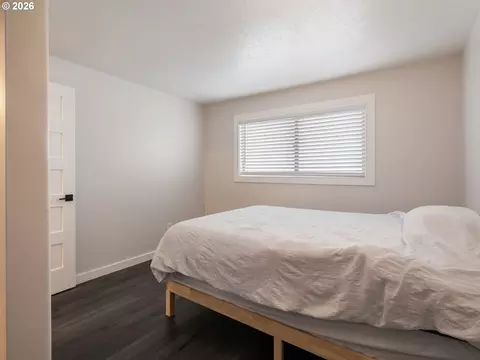 Bedroom - 1320 NE 17th St, Gresham, OR 97030 photo 5 of 8