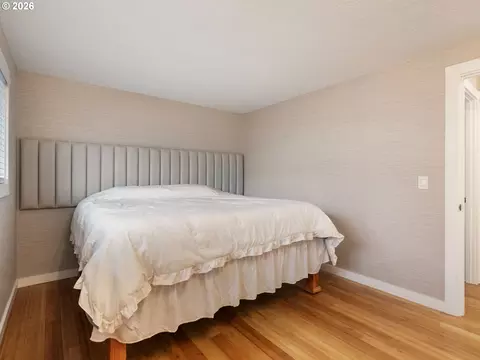Bedroom - 1320 NE 17th St, Gresham, OR 97030 photo 2 of 8