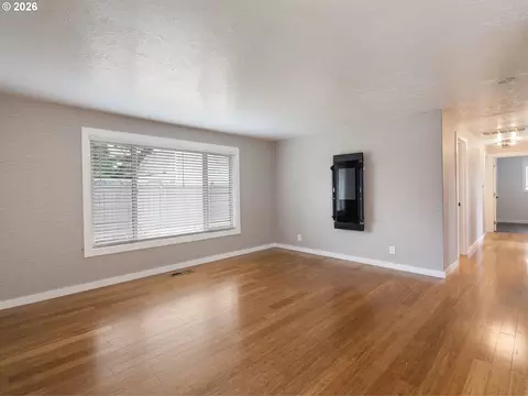 Living - 1320 NE 17th St, Gresham, OR 97030 photo 5 of 6