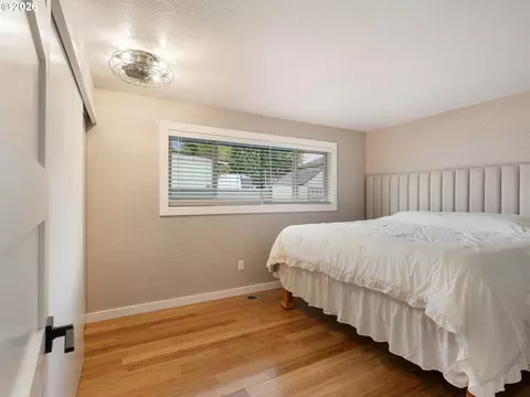 Bedroom - 1320 NE 17th St, Gresham, OR 97030 photo 1 of 8