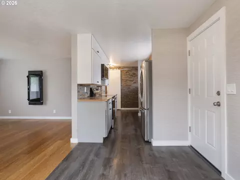 Entry Way - 1320 NE 17th St, Gresham, OR 97030 photo 5 of 5