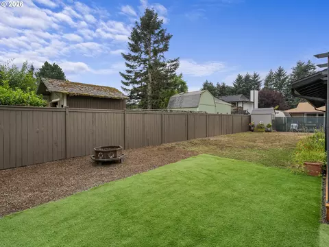 Exterior - 1320 NE 17th St, Gresham, OR 97030 photo 11 of 13