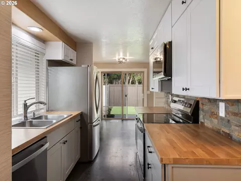 Kitchen - 1320 NE 17th St, Gresham, OR 97030 photo 1 of 4