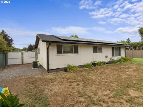 Exterior - 1320 NE 17th St, Gresham, OR 97030 photo 13 of 13
