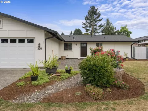 Exterior - 1320 NE 17th St, Gresham, OR 97030 photo 4 of 13