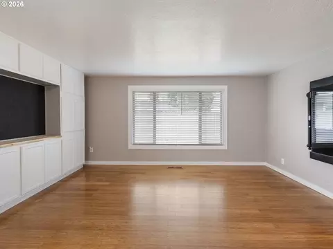 Living - 1320 NE 17th St, Gresham, OR 97030 photo 2 of 6