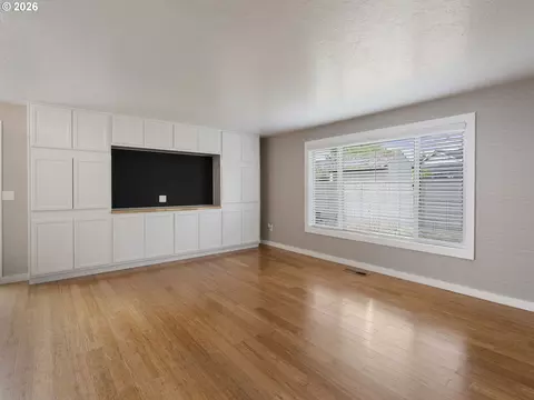 Living - 1320 NE 17th St, Gresham, OR 97030 photo 1 of 6