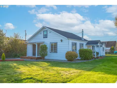 276 S 21st St, Reedsport, OR 97467