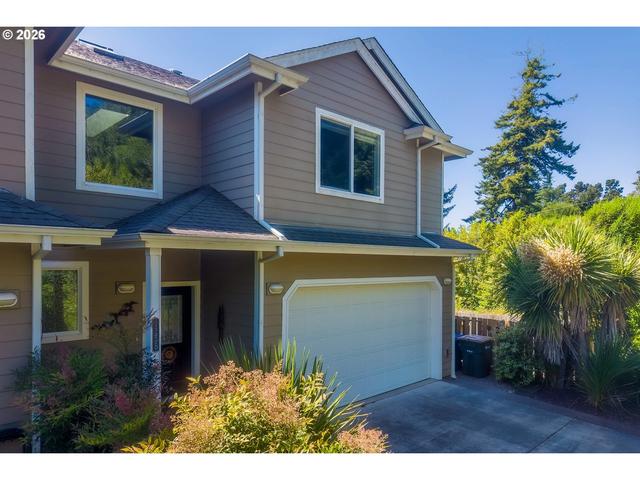 125 NE Lincoln St #B, Newport, OR 97365