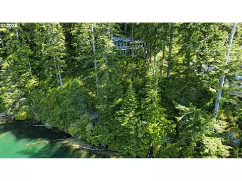 5323 Leavitt Lp, Florence, OR 97439