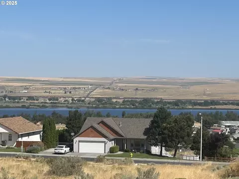 1690 Hayes St #32, Umatilla, OR 97882