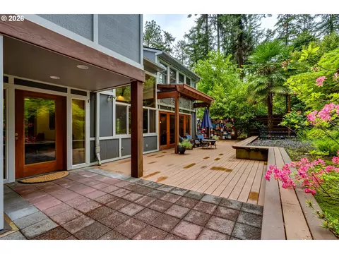 Exterior - 3210 Inspiration Point Dr, Eugene, OR 97405 photo 6 of 15