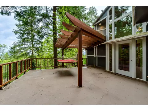 Exterior - 3210 Inspiration Point Dr, Eugene, OR 97405 photo 11 of 15