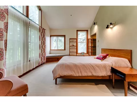 Bedroom - 3210 Inspiration Point Dr, Eugene, OR 97405 photo 3 of 4