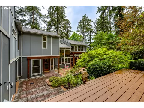 Exterior - 3210 Inspiration Point Dr, Eugene, OR 97405 photo 4 of 15