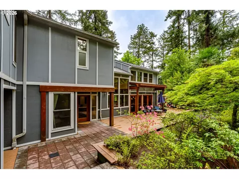 Exterior - 3210 Inspiration Point Dr, Eugene, OR 97405 photo 5 of 15