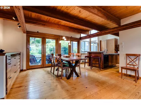 Dining - 3210 Inspiration Point Dr, Eugene, OR 97405 photo 2 of 2