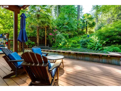 Exterior - 3210 Inspiration Point Dr, Eugene, OR 97405 photo 13 of 15