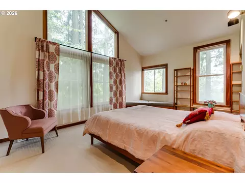 Bedroom - 3210 Inspiration Point Dr, Eugene, OR 97405 photo 2 of 4