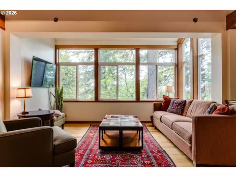 Living - 3210 Inspiration Point Dr, Eugene, OR 97405 photo 2 of 2