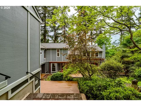Exterior - 3210 Inspiration Point Dr, Eugene, OR 97405 photo 3 of 15