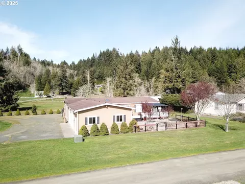 425 Fern Ln, Lakeside, OR 97449