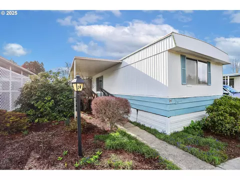 1225 W 10th Ave #24, Junction City, OR 97448