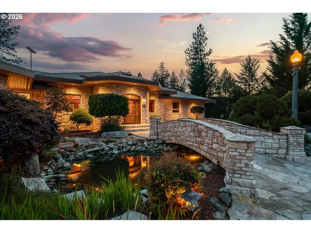 727 Earhart Rd, Rogue River, OR 97537