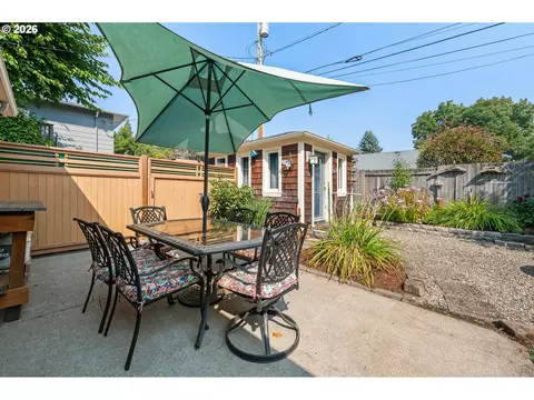 Exterior - 2760 Elysium Ave, Eugene, OR 97401 photo 9 of 10