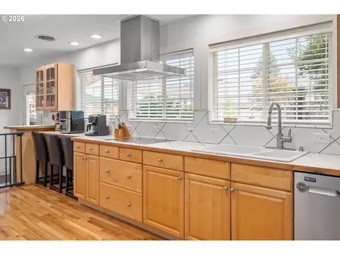 Kitchen - 2760 Elysium Ave, Eugene, OR 97401 photo 3 of 5