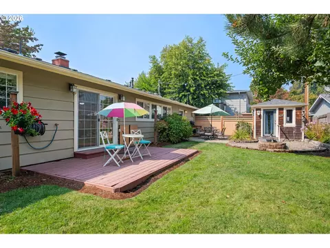 Exterior - 2760 Elysium Ave, Eugene, OR 97401 photo 3 of 10