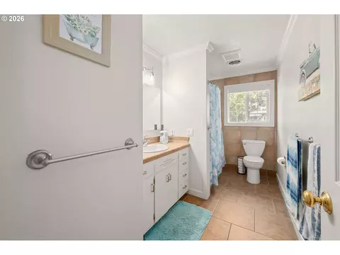 Bath - 2760 Elysium Ave, Eugene, OR 97401 photo 1 of 3