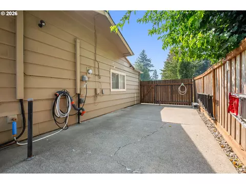 Exterior - 2760 Elysium Ave, Eugene, OR 97401 photo 8 of 10