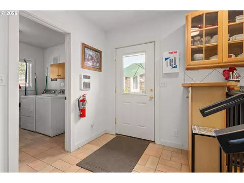 Entry Way - 2760 Elysium Ave, Eugene, OR 97401 photo 1 of 1