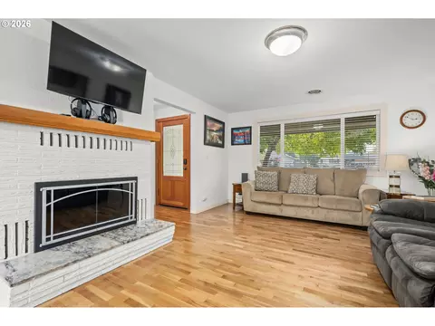 Living - 2760 Elysium Ave, Eugene, OR 97401 photo 1 of 1
