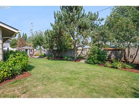 Exterior - 2760 Elysium Ave, Eugene, OR 97401 photo 6 of 10