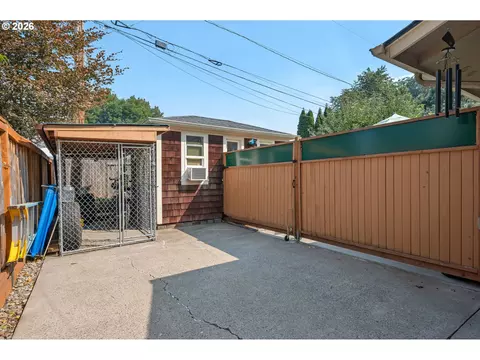 Exterior - 2760 Elysium Ave, Eugene, OR 97401 photo 7 of 10