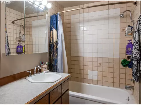 Bath - 32781 E Pearl St, Eugene, OR 97408 photo 1 of 5