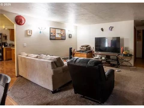 Living - 32781 E Pearl St, Eugene, OR 97408 photo 2 of 4