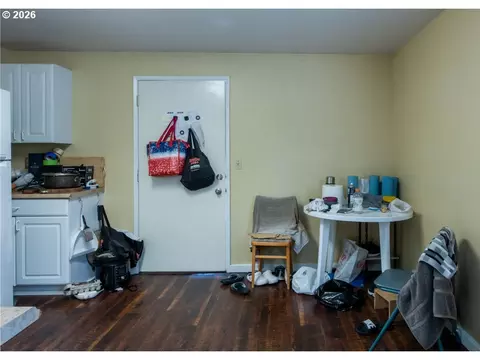 Entry Way - 32781 E Pearl St, Eugene, OR 97408 photo 1 of 1