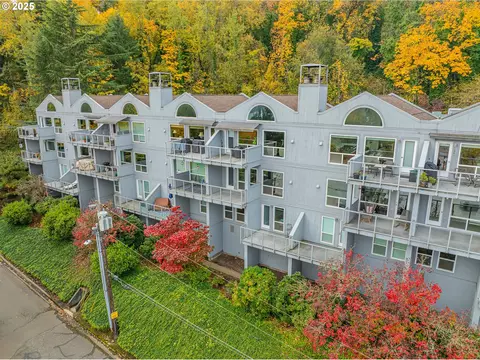 5425 SW View Point Ter, Portland, OR 97239