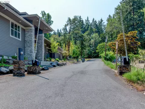 4899 Elva Ln, Eugene, OR 97405 photo 2