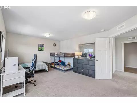Bedroom - 6463 SE 21st St, Gresham, OR 97080 photo 4 of 6