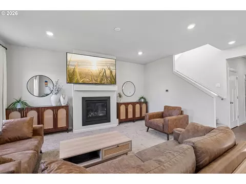 Living - 6463 SE 21st St, Gresham, OR 97080 photo 1 of 1