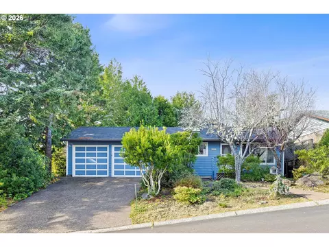 1420 SW Fairway Dr, Waldport, OR 97394