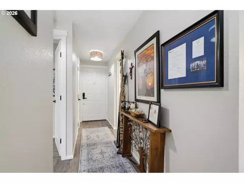 Entry Way - 1932 Lake Isle Dr, Eugene, OR 97401 photo 2 of 2