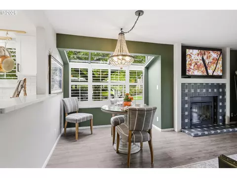 Dining - 1932 Lake Isle Dr, Eugene, OR 97401 photo 2 of 3
