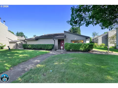 Exterior - 1932 Lake Isle Dr, Eugene, OR 97401 photo 9 of 10